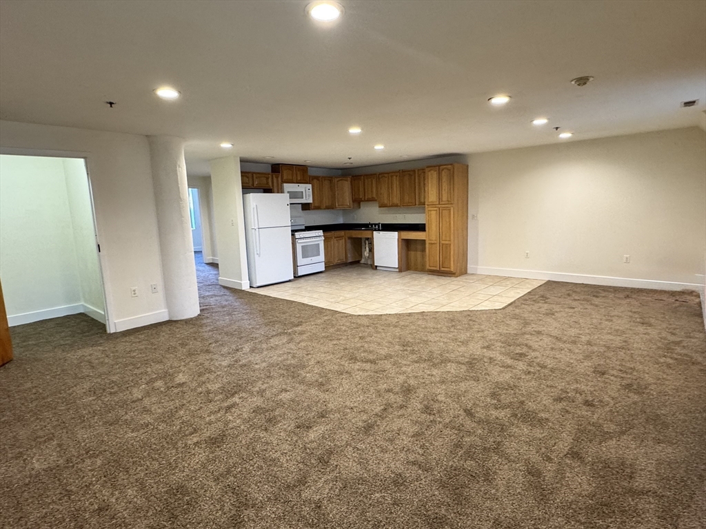 2 bed, 1 bath apartment for rent at 12 Crane St Unit 11, Southbridge — photo 6 of 12