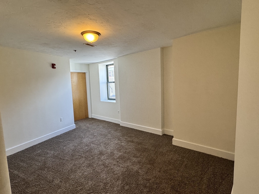 2 bed, 1 bath apartment for rent at 12 Crane St Unit 11, Southbridge — photo 10 of 12