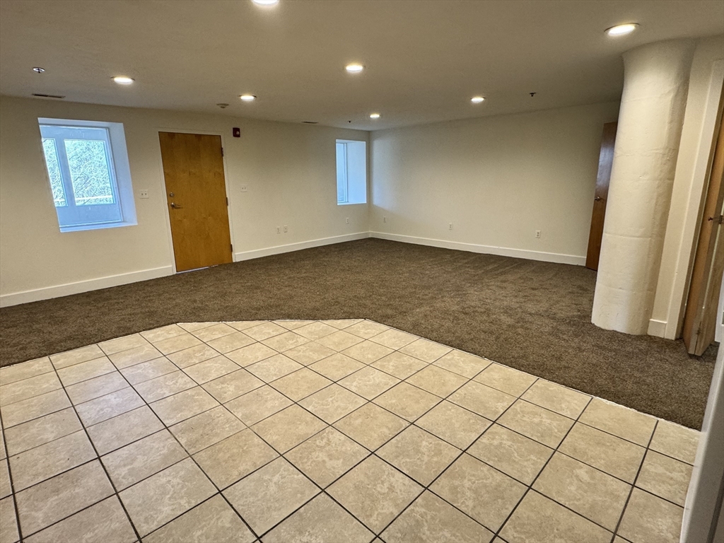 2 bed, 1 bath apartment for rent at 12 Crane St Unit 11, Southbridge — photo 7 of 12