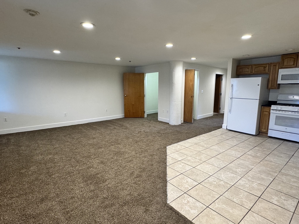 2 bed, 1 bath apartment for rent at 12 Crane St Unit 11, Southbridge — photo 8 of 12