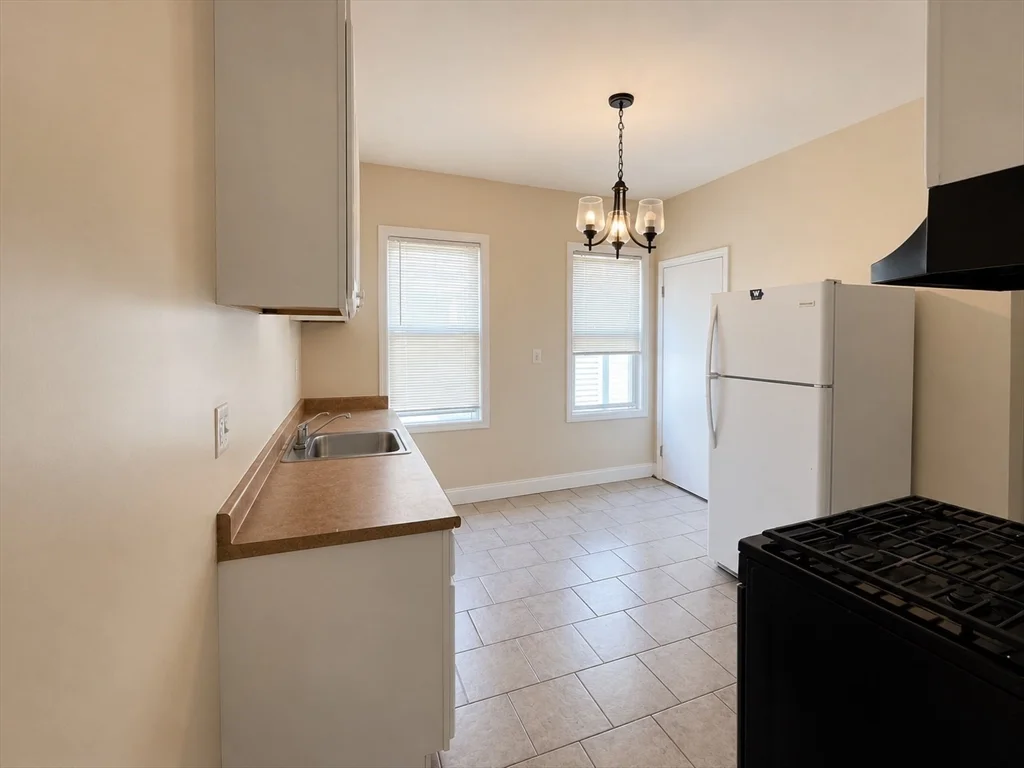 3 bed, 1 bath apartment for rent at 12 Crowell St Unit 2, Dorchester — photo 8 of 12