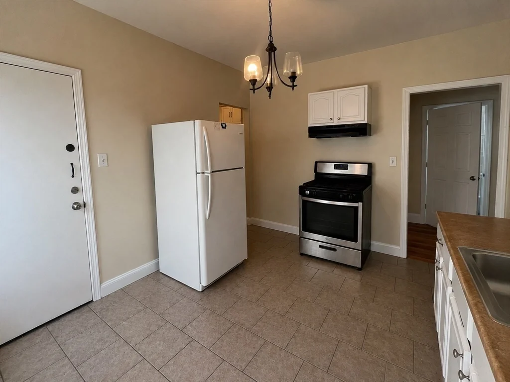 3 bed, 1 bath apartment for rent at 12 Crowell St Unit 2, Dorchester — photo 7 of 12
