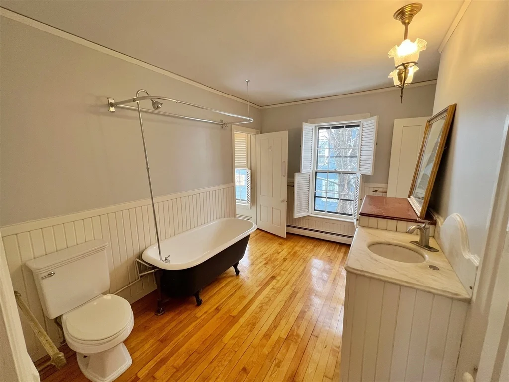 2 bed, 1 bath apartment for rent at 12 Crown Unit 2, Worcester — photo 13 of 16