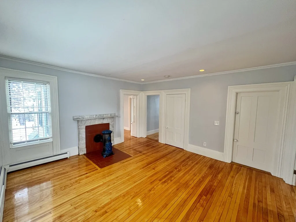 2 bed, 1 bath apartment for rent at 12 Crown Unit 2, Worcester — photo 4 of 16