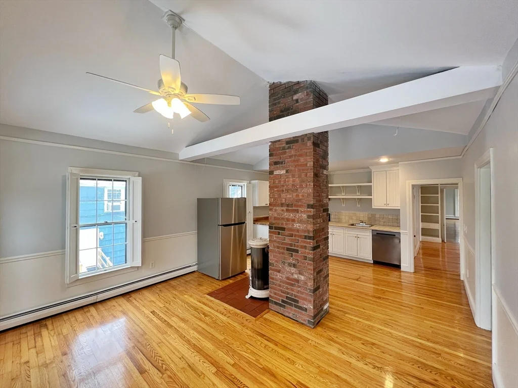 2 bed, 1 bath apartment for rent at 12 Crown Unit 2, Worcester — photo 3 of 16