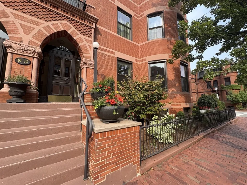2 bed, 2 bath apartment for rent at 12 Cumberland St Unit 1, Back Bay — photo 29 of 30