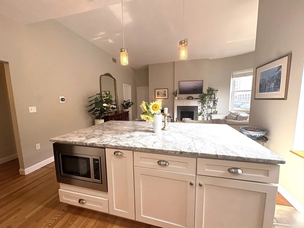 2 bed, 2 bath apartment for rent at 12 Cumberland St Unit 1, Back Bay — photo 9 of 30