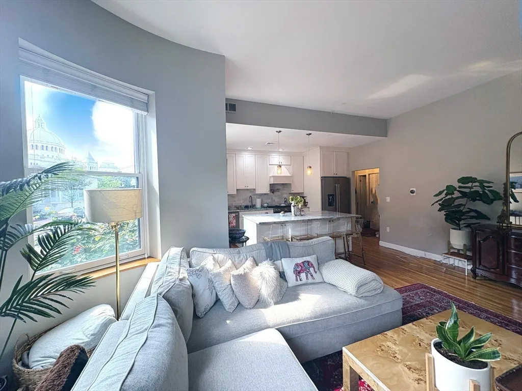 2 bed, 2 bath apartment for rent at 12 Cumberland St Unit 1, Back Bay — photo 4 of 30