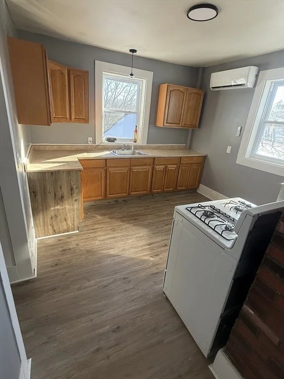 3 bed, 1 bath apartment for rent at 12 Cushing St Unit B, North Brookfield — photo 2 of 13