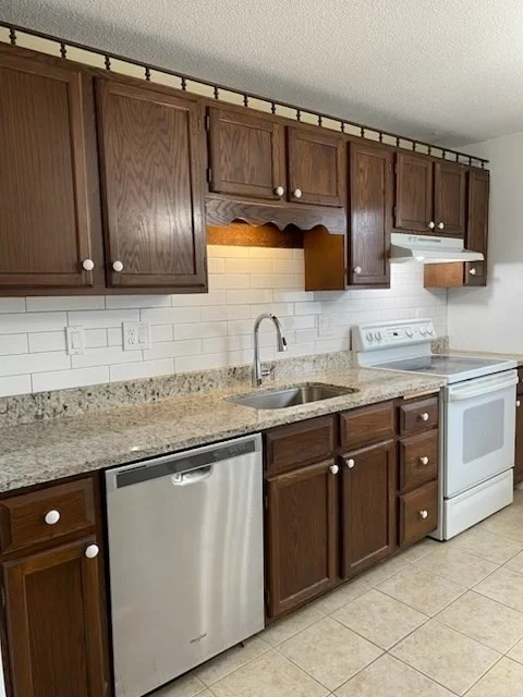 2 bed, 1 bath apartment for rent at 12 Cutter St Unit 2, Waltham — photo 1 of 11