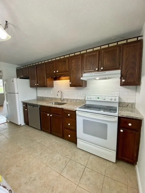 2 bed, 1 bath apartment for rent at 12 Cutter St Unit 2, Waltham — photo 3 of 11