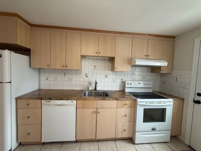 2 bed, 1 bath apartment for rent at 12 Cutter Unit 1, Waltham — photo 4 of 9
