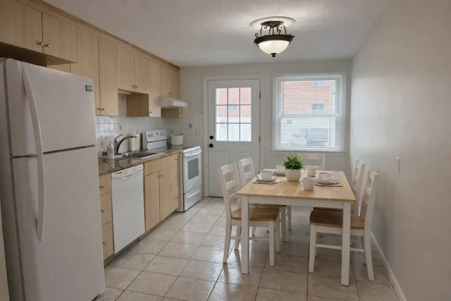 2 bed, 1 bath apartment for rent at 12 Cutter Unit 1, Waltham — photo 3 of 9
