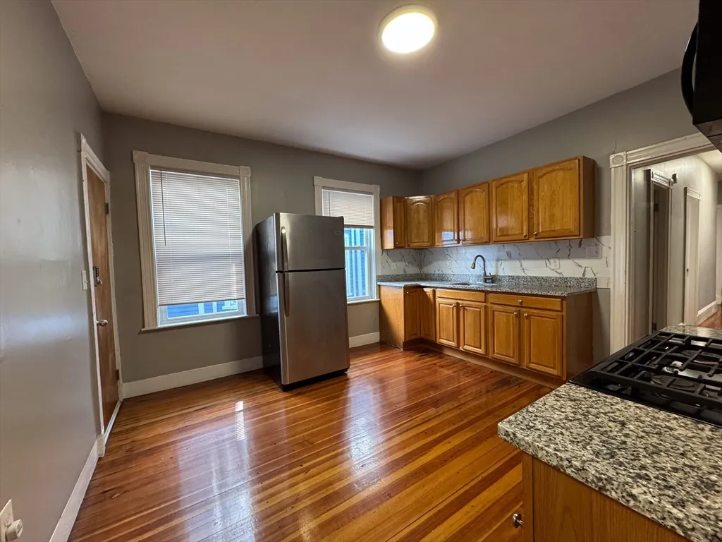 4 bed, 1 bath apartment for rent at 12 Dalrymple St Unit 2, Jamaica Plain — photo 4 of 21