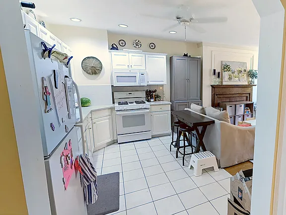 3 bed, 1.5 bath apartment for rent at 12 Dean Rd Unit 1, Brookline — photo 10 of 13