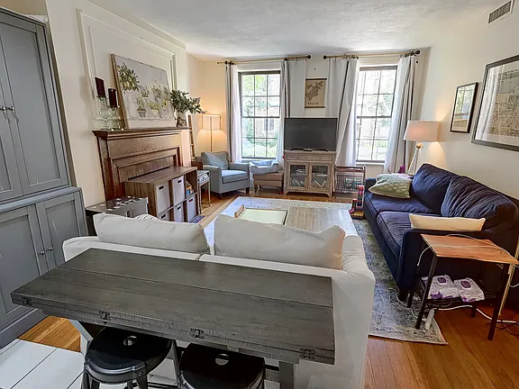 3 bed, 1.5 bath apartment for rent at 12 Dean Rd Unit 1, Brookline — photo 4 of 13