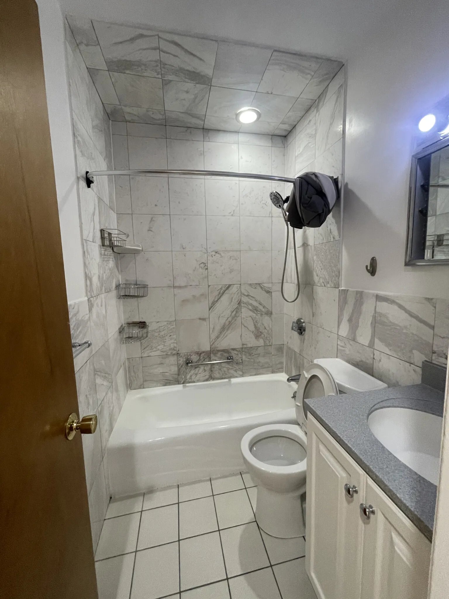 3 bed, 1.5 bath apartment for rent at 12 Dean Rd Unit 3A, Brookline — photo 23 of 31