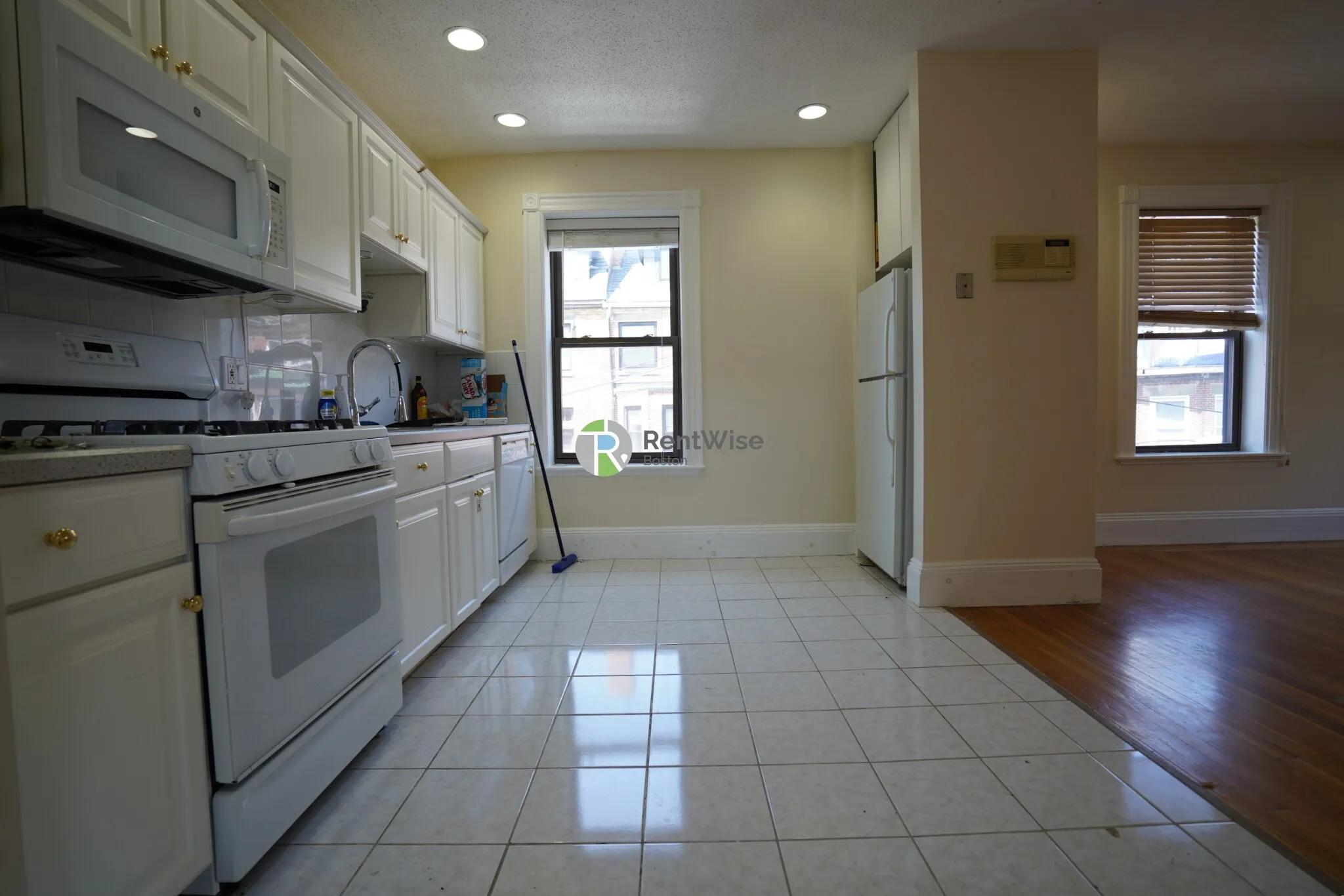 3 bed, 1.5 bath apartment for rent at 12 Dean Rd Unit 3A, Brookline — photo 7 of 31