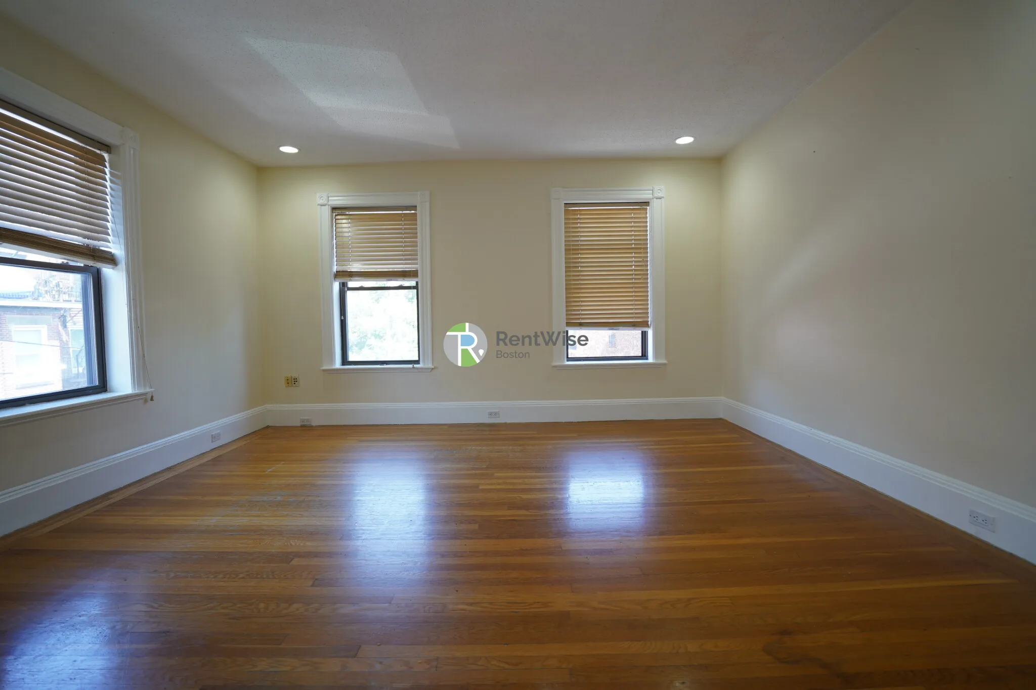 3 bed, 1.5 bath apartment for rent at 12 Dean Rd Unit 3A, Brookline — photo 3 of 31