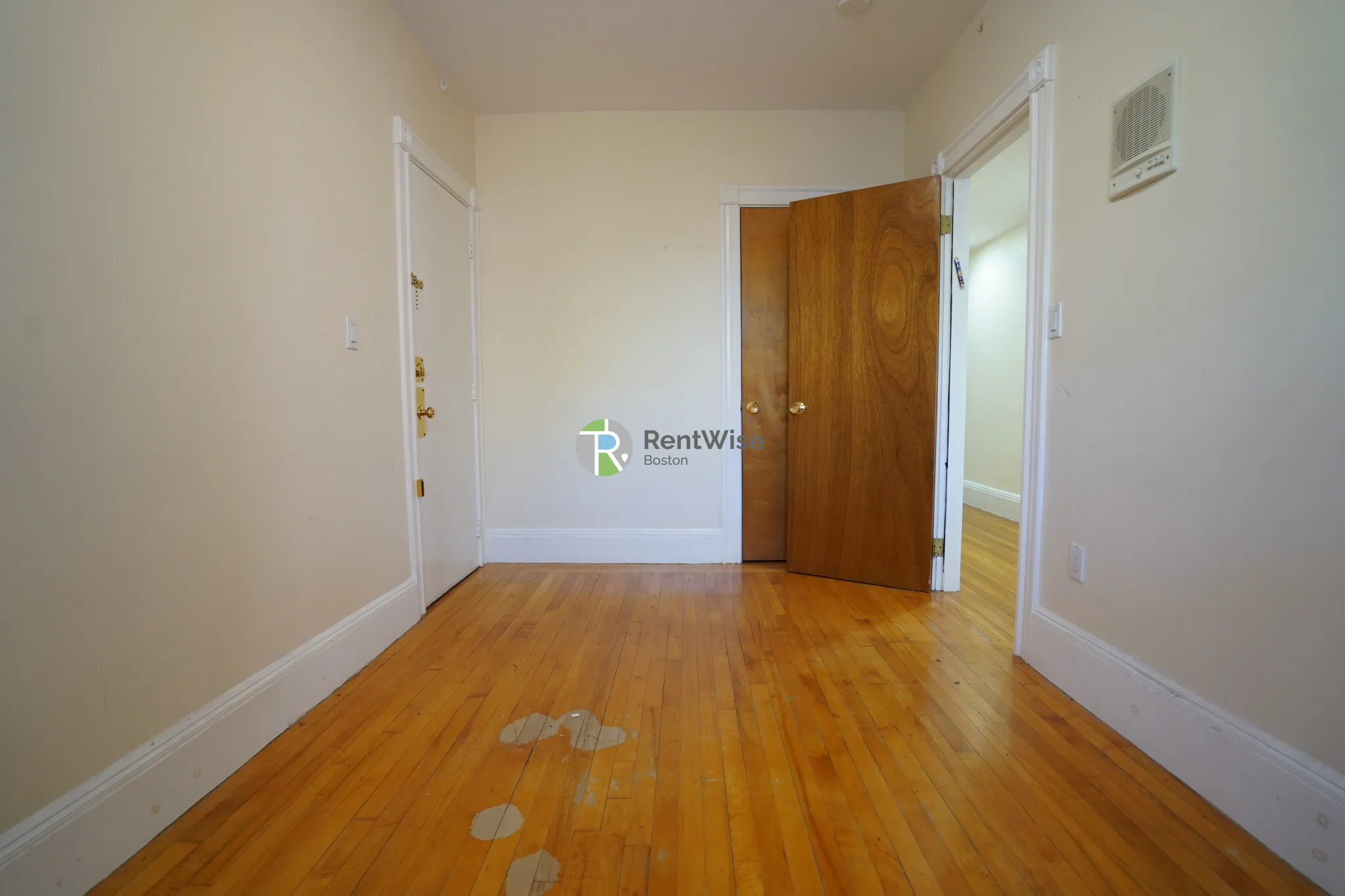 3 bed, 1.5 bath apartment for rent at 12 Dean Rd Unit 3A, Brookline — photo 13 of 31