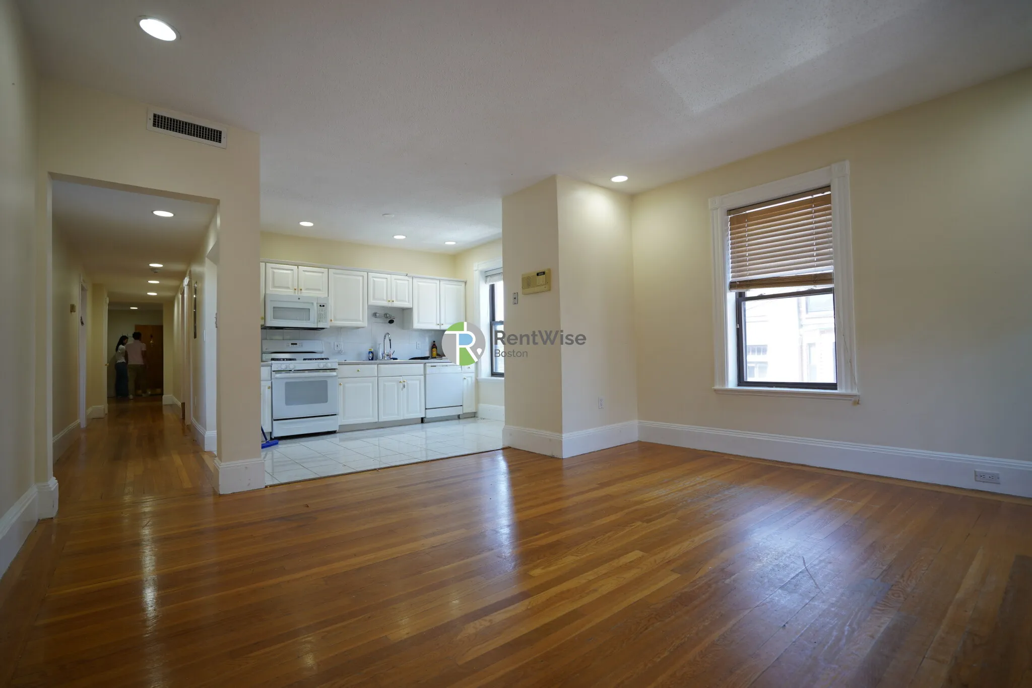 3 bed, 1.5 bath apartment for rent at 12 Dean Rd Unit 3A, Brookline — photo 5 of 31