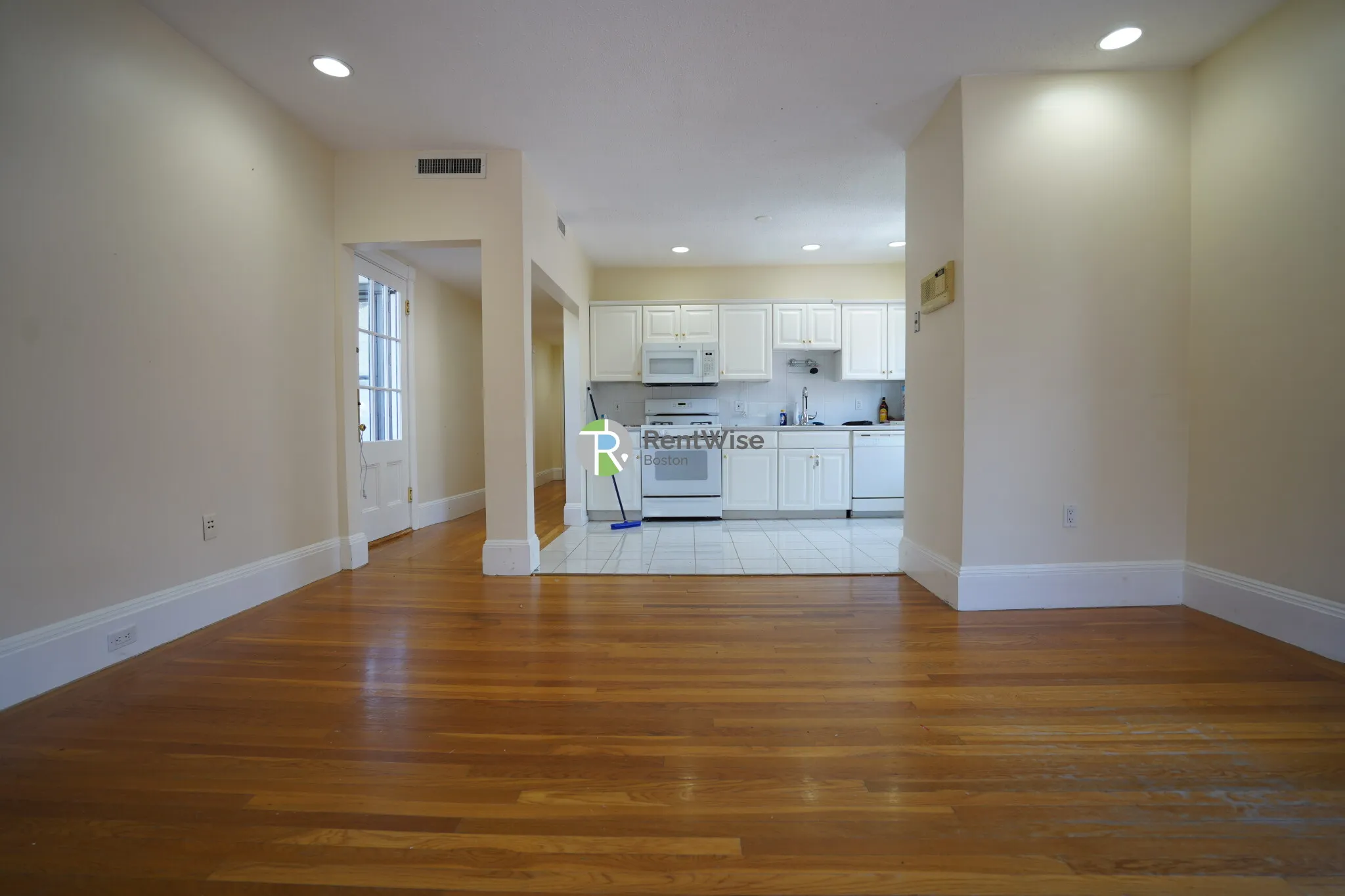 3 bed, 1.5 bath apartment for rent at 12 Dean Rd Unit 3A, Brookline — photo 4 of 31
