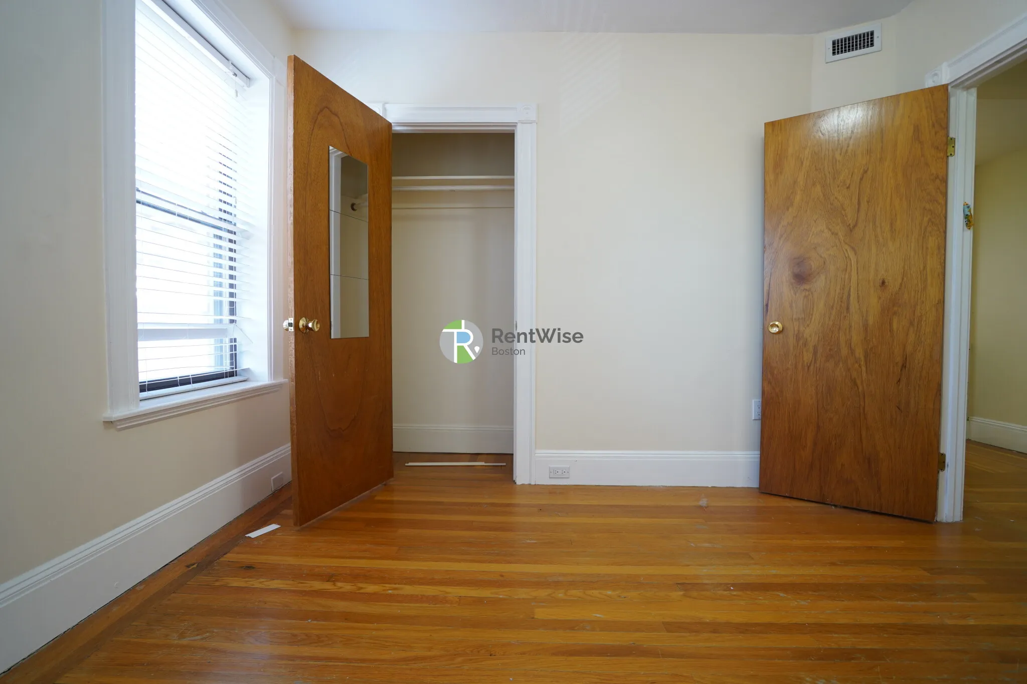 3 bed, 1.5 bath apartment for rent at 12 Dean Rd Unit 3A, Brookline — photo 16 of 31