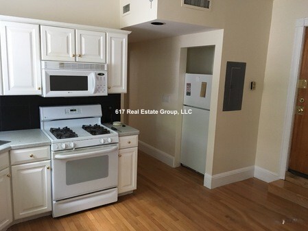 2 bed, 2 bath apartment for rent at 12 Dean Rd Unit G, Brookline — photo 2 of 4