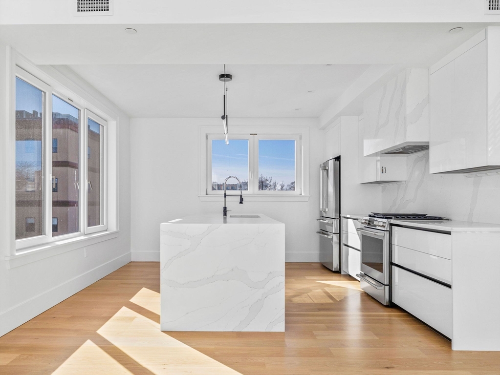 2 bed, 2 bath apartment for rent at 12 Deer St Unit 3, Dorchester — photo 4 of 30