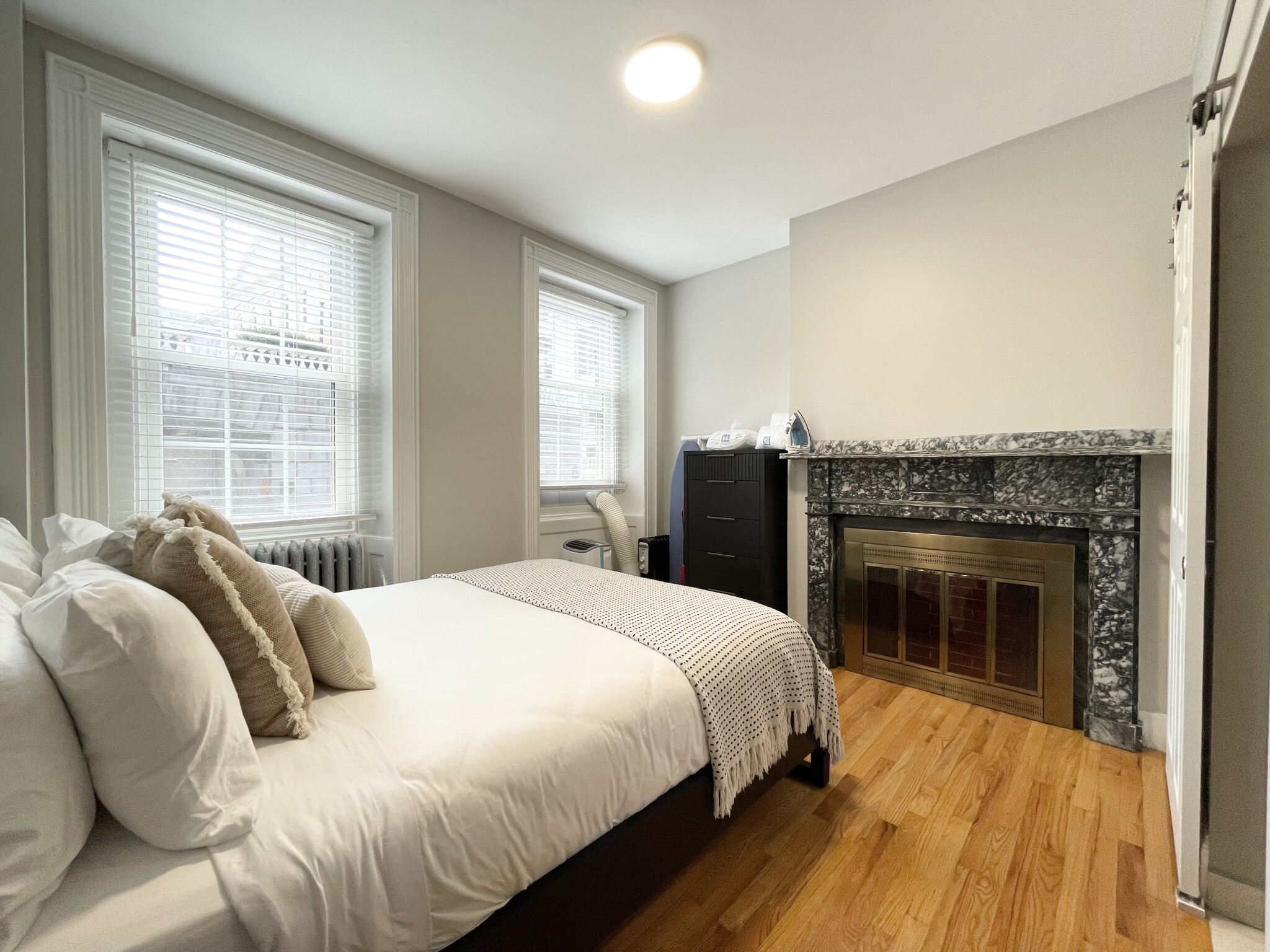 1 bed, 1 bath apartment for rent at 12 Derne St Unit 101, Beacon Hill — photo 8 of 18
