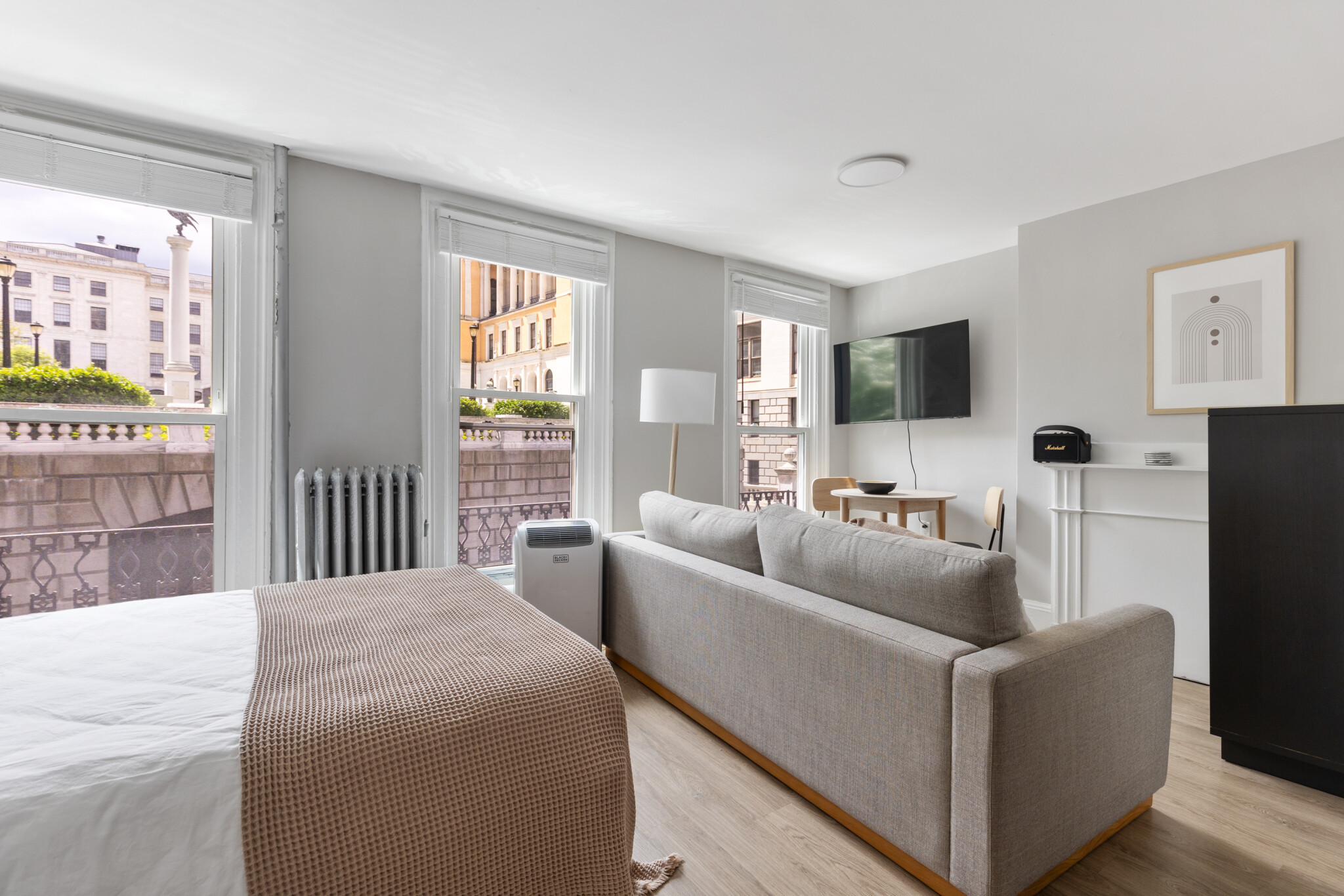 Studio bed, 1 bath apartment for rent at 12 Derne St Unit 202, Beacon Hill — photo 3 of 14