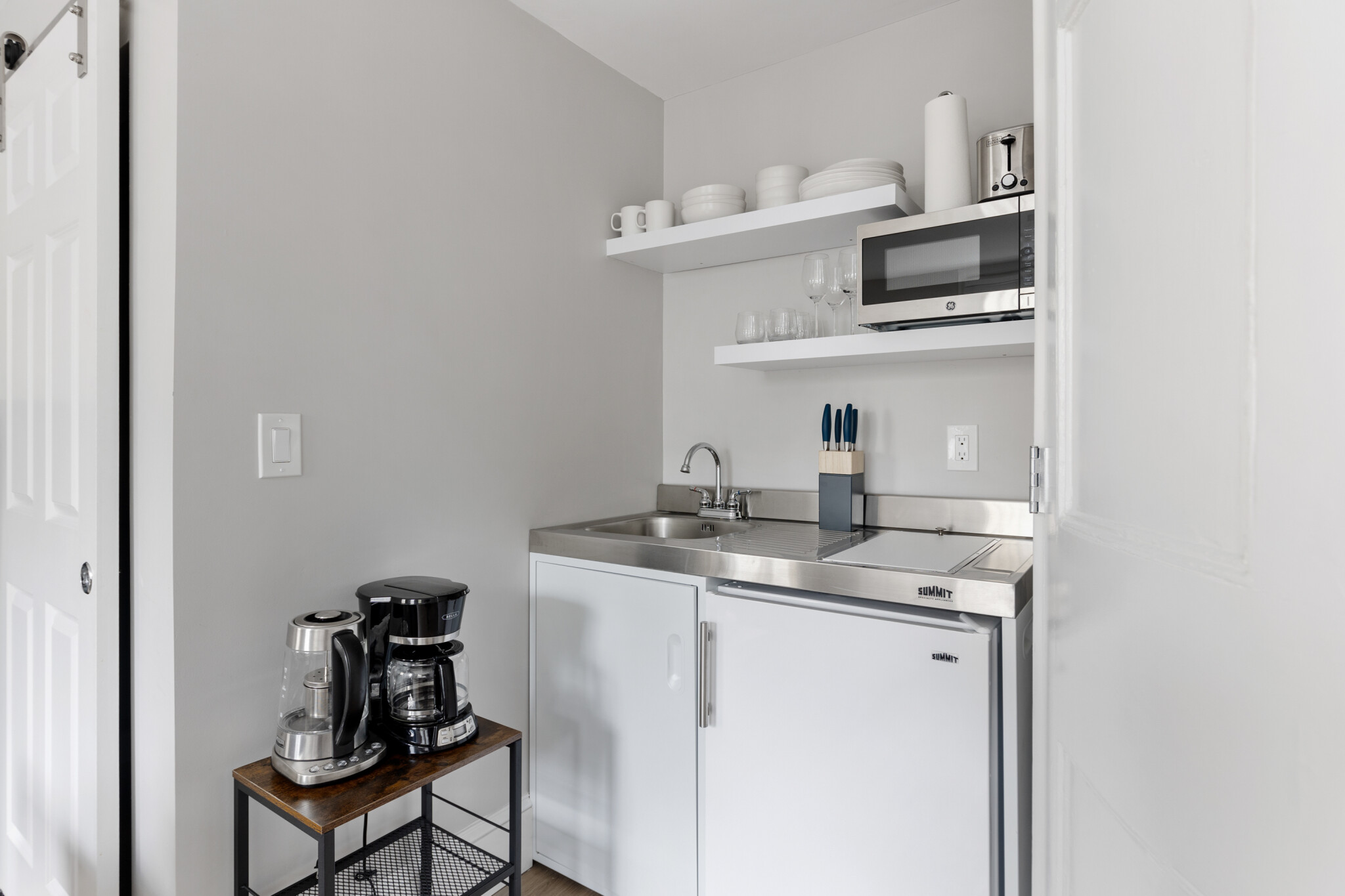 Studio bed, 1 bath apartment for rent at 12 Derne St Unit 222, Beacon Hill — photo 7 of 10