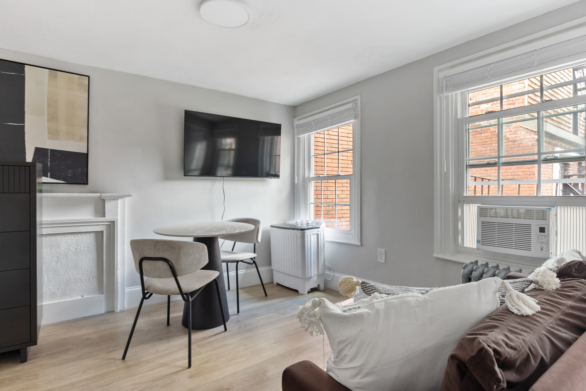 Studio bed, 1 bath apartment for rent at 12 Derne St Unit 301, Beacon Hill — photo 8 of 14