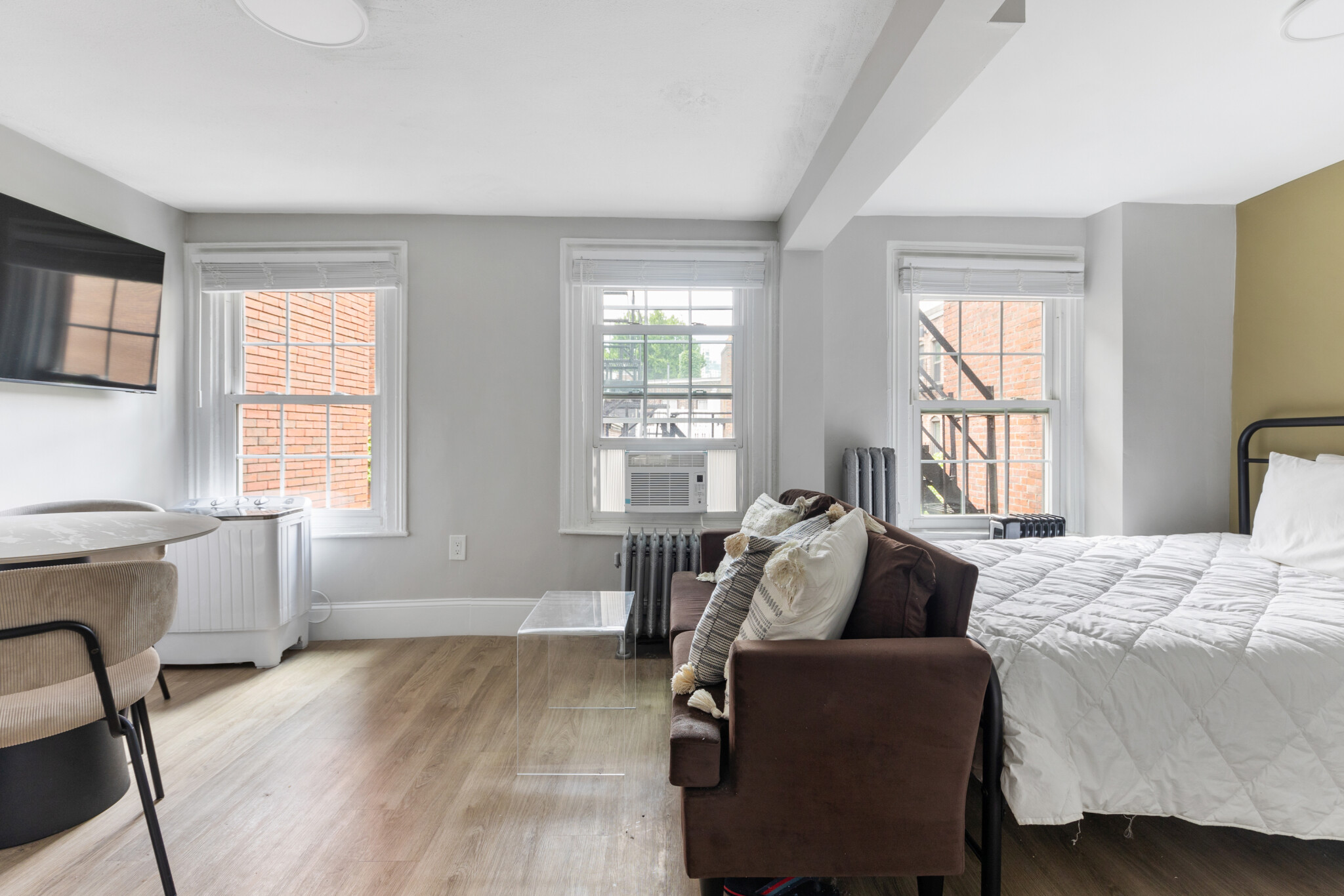Studio bed, 1 bath apartment for rent at 12 Derne St Unit 311, Beacon Hill