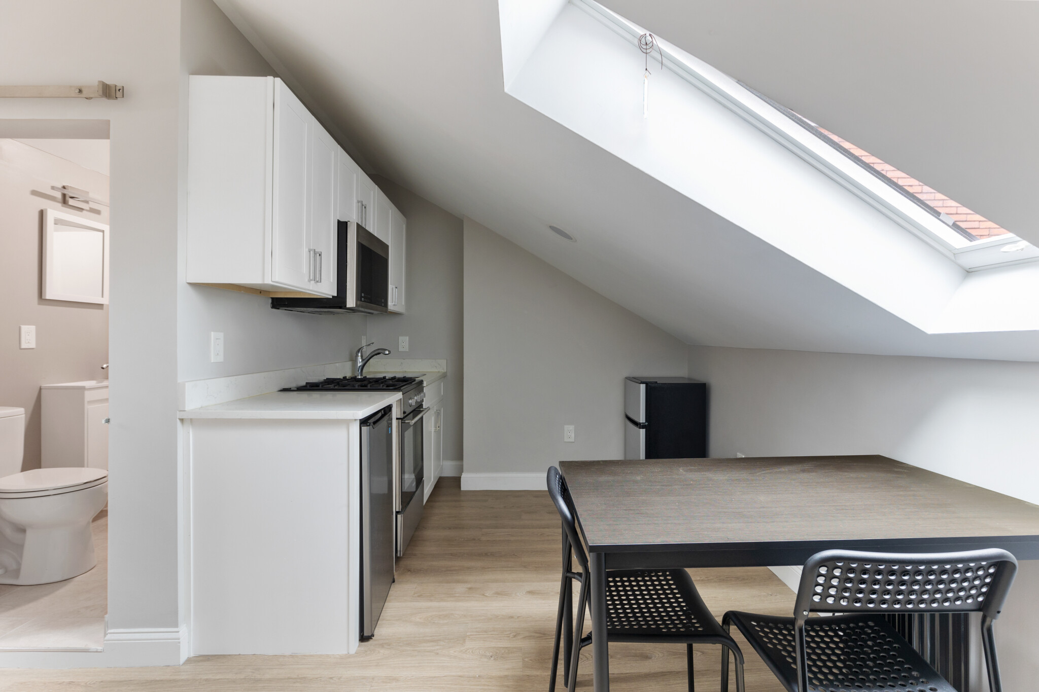 Studio bed, 1 bath apartment for rent at 12 Derne St Unit 411, Beacon Hill — photo 10 of 13