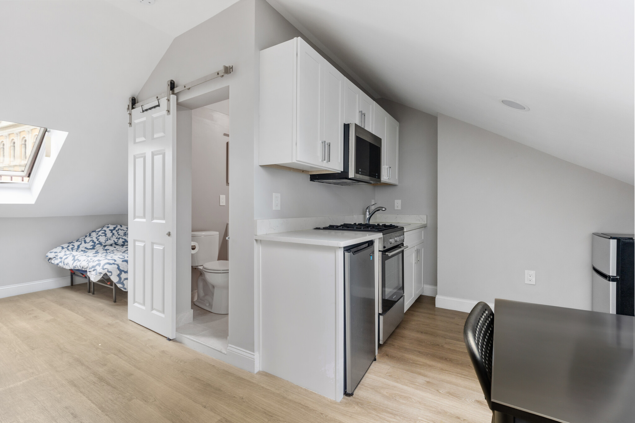 Studio bed, 1 bath apartment for rent at 12 Derne St Unit 411, Beacon Hill — photo 2 of 13