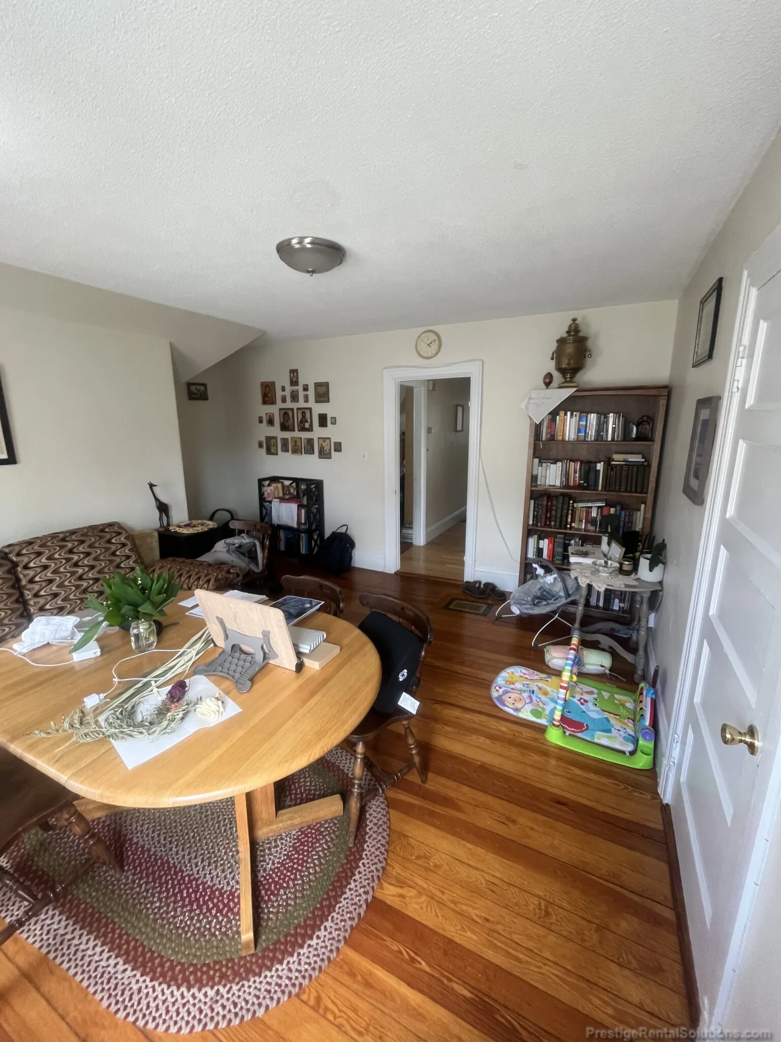 3 bed, 1 bath apartment for rent at 12 Donnybrook Rd Unit 2, Brighton — photo 3 of 22