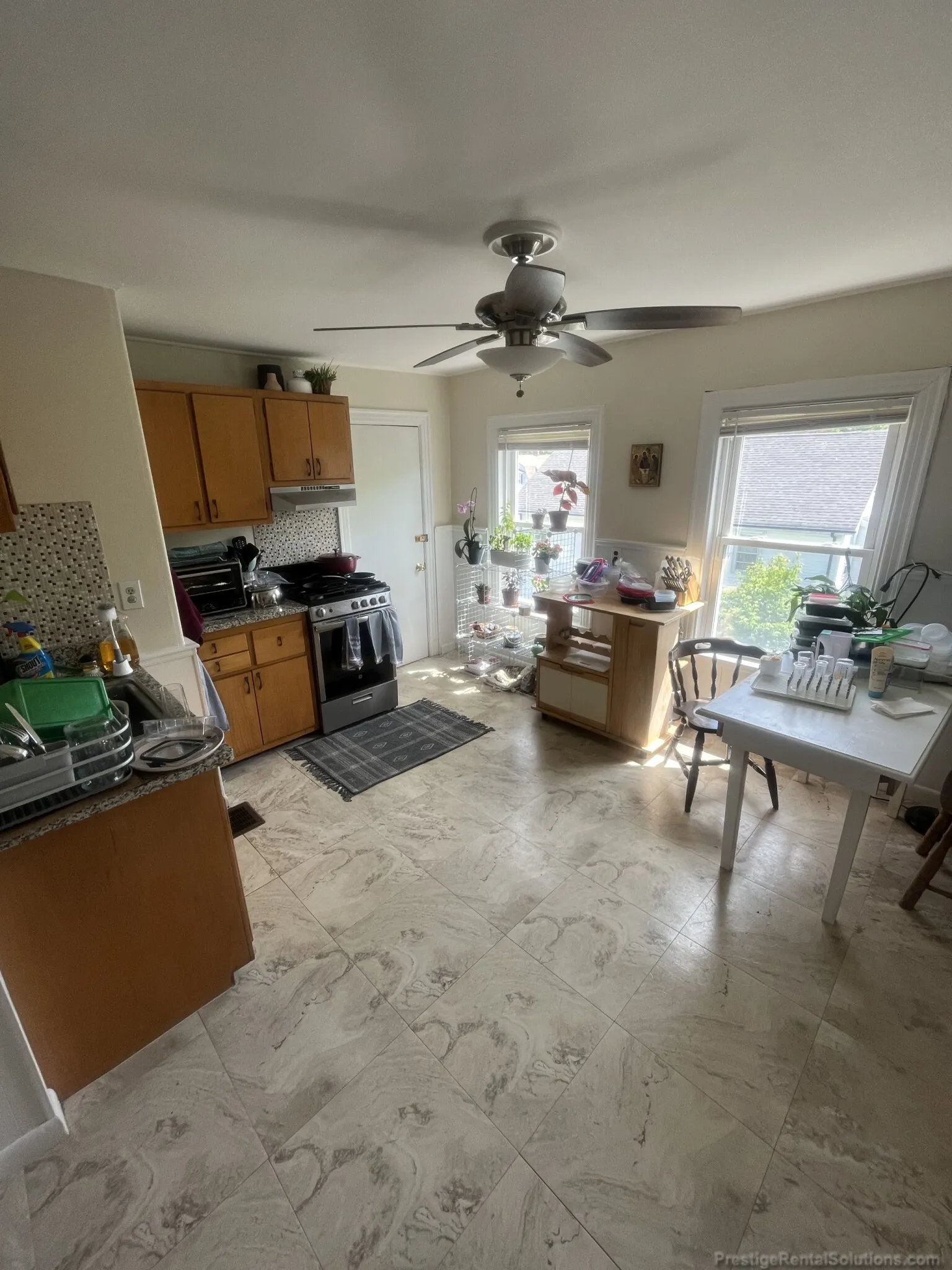 3 bed, 1 bath apartment for rent at 12 Donnybrook Rd Unit 3, Brighton — photo 6 of 22