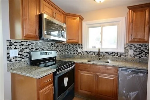 3 bed, 2 bath apartment for rent at 12 Eaton St, Revere — photo 3 of 16