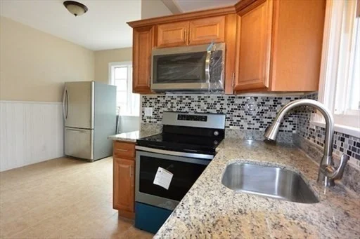 3 bed, 2 bath apartment for rent at 12 Eaton St, Revere — photo 4 of 16