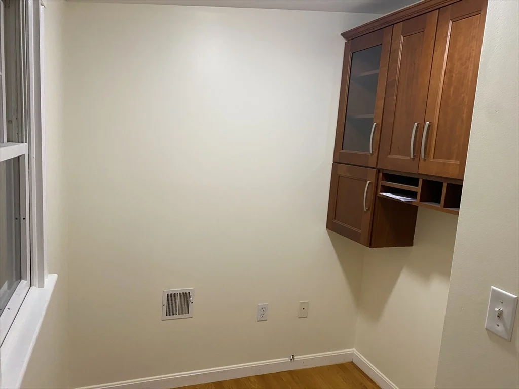 4 bed, 2 bath apartment for rent at 12 Eliot Crescent Unit 2, Brookline — photo 16 of 18