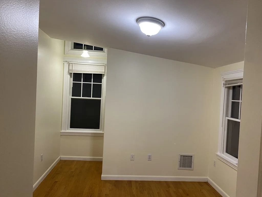 4 bed, 2 bath apartment for rent at 12 Eliot Crescent Unit 2, Brookline — photo 15 of 18