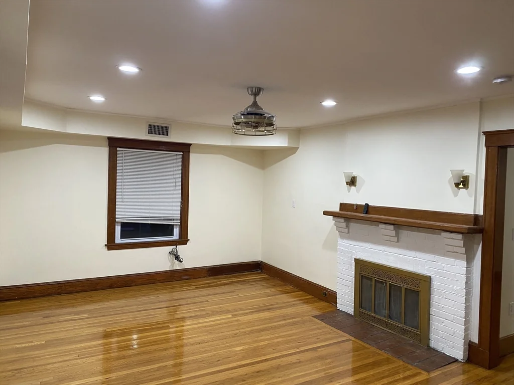 4 bed, 2 bath apartment for rent at 12 Eliot Crescent Unit 2, Brookline — photo 5 of 18