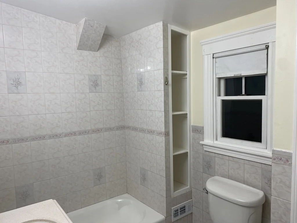 4 bed, 2 bath apartment for rent at 12 Eliot Crescent Unit 2, Brookline — photo 17 of 18