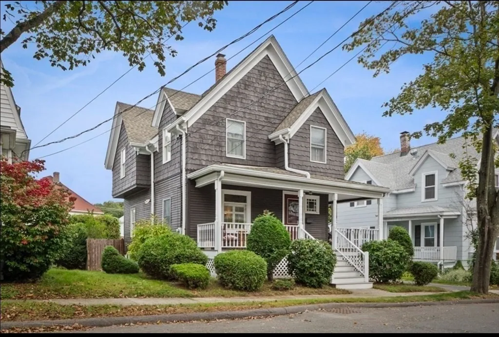 3 bed, 1 bath apartment for rent at 12 Endicott St, Saugus — photo 1 of 25