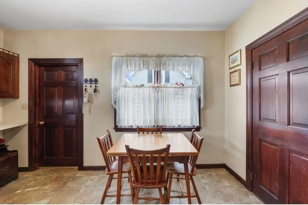 3 bed, 1 bath apartment for rent at 12 Endicott St, Saugus — photo 12 of 25