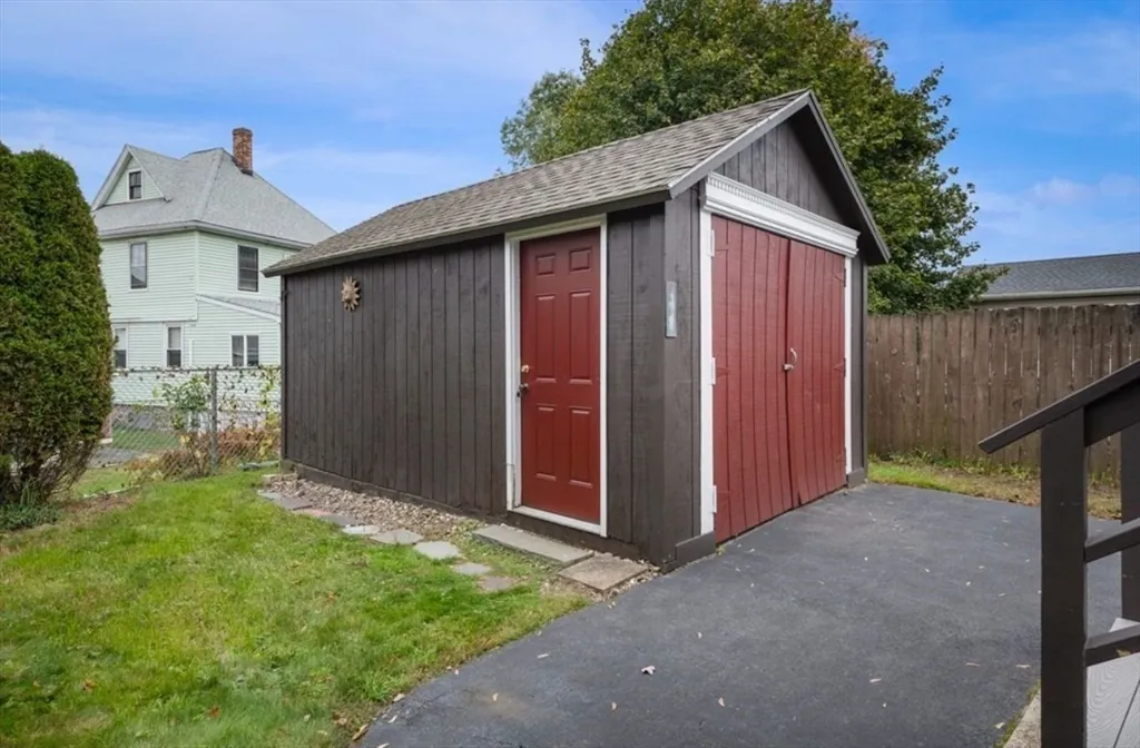 3 bed, 1 bath apartment for rent at 12 Endicott St, Saugus — photo 20 of 25