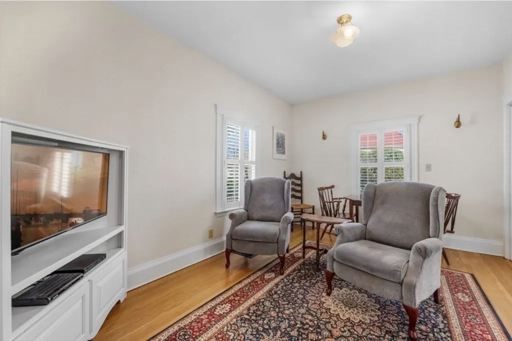 3 bed, 1 bath apartment for rent at 12 Endicott St, Saugus — photo 9 of 25