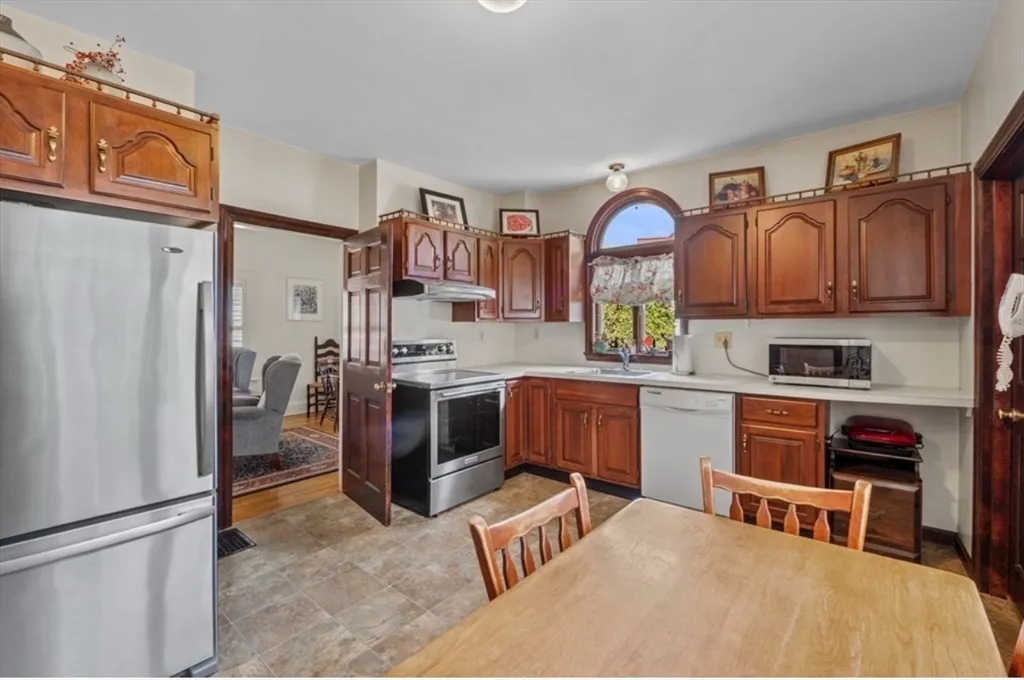 3 bed, 1 bath apartment for rent at 12 Endicott St, Saugus — photo 14 of 25