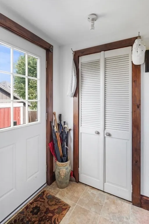 3 bed, 1 bath apartment for rent at 12 Endicott St, Saugus — photo 13 of 25